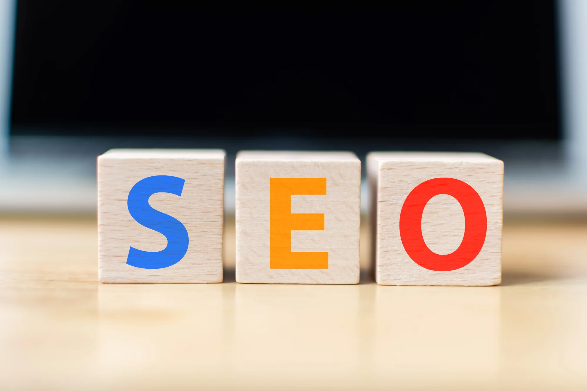 SEO in bunten Holzwürfeln — Suchmaschinenoptimierung von WebDesign WebPages